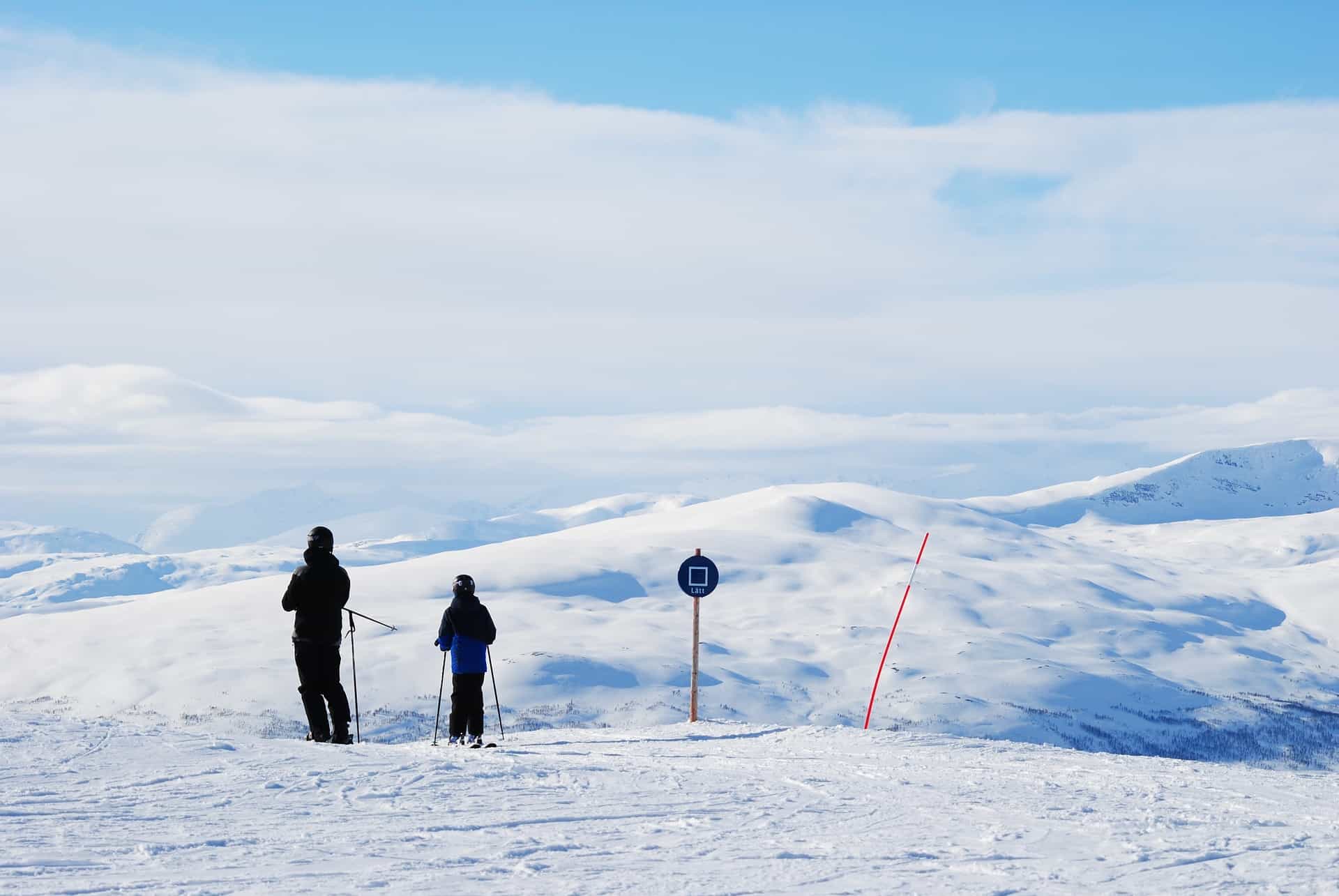 Snowy hills with vast forests and frozen lakes look idyllic, the beauty of wintry Sweden will surprise you.