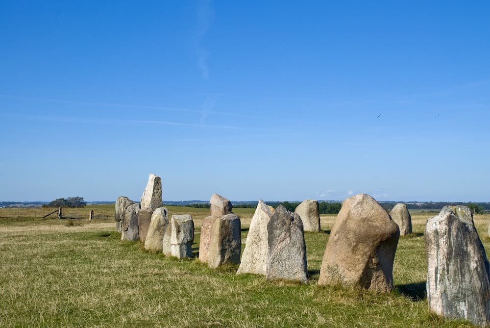 At Ales Stenar, fifty-nine stones stand neatly next to each other in the shape of a ship. Each stone weighs almost 2 tons, the material of the stones varies from granite to sandstone.