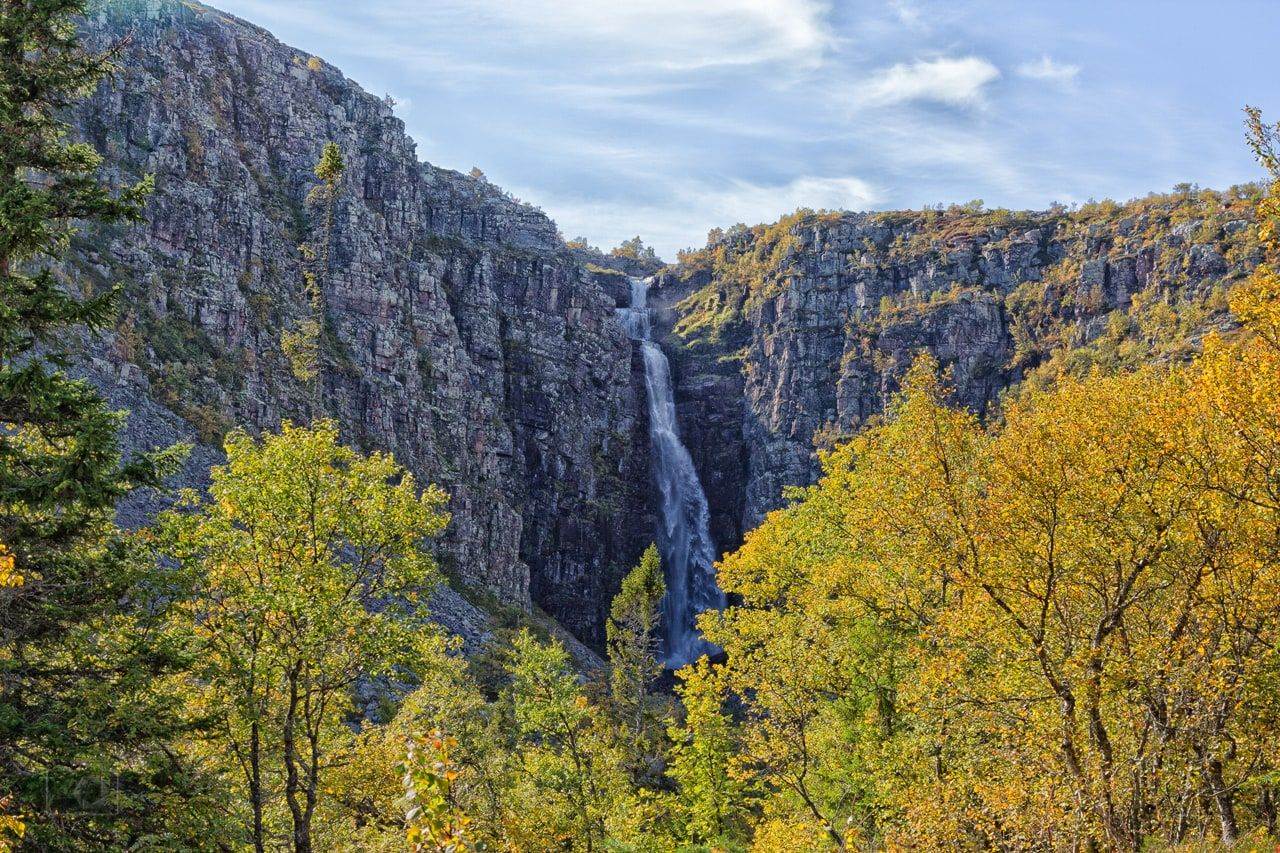 Fulufjället National Park is ideal for hikers and nature lovers. This nature reserve with lakes and waterfalls is located on the border with Norway.