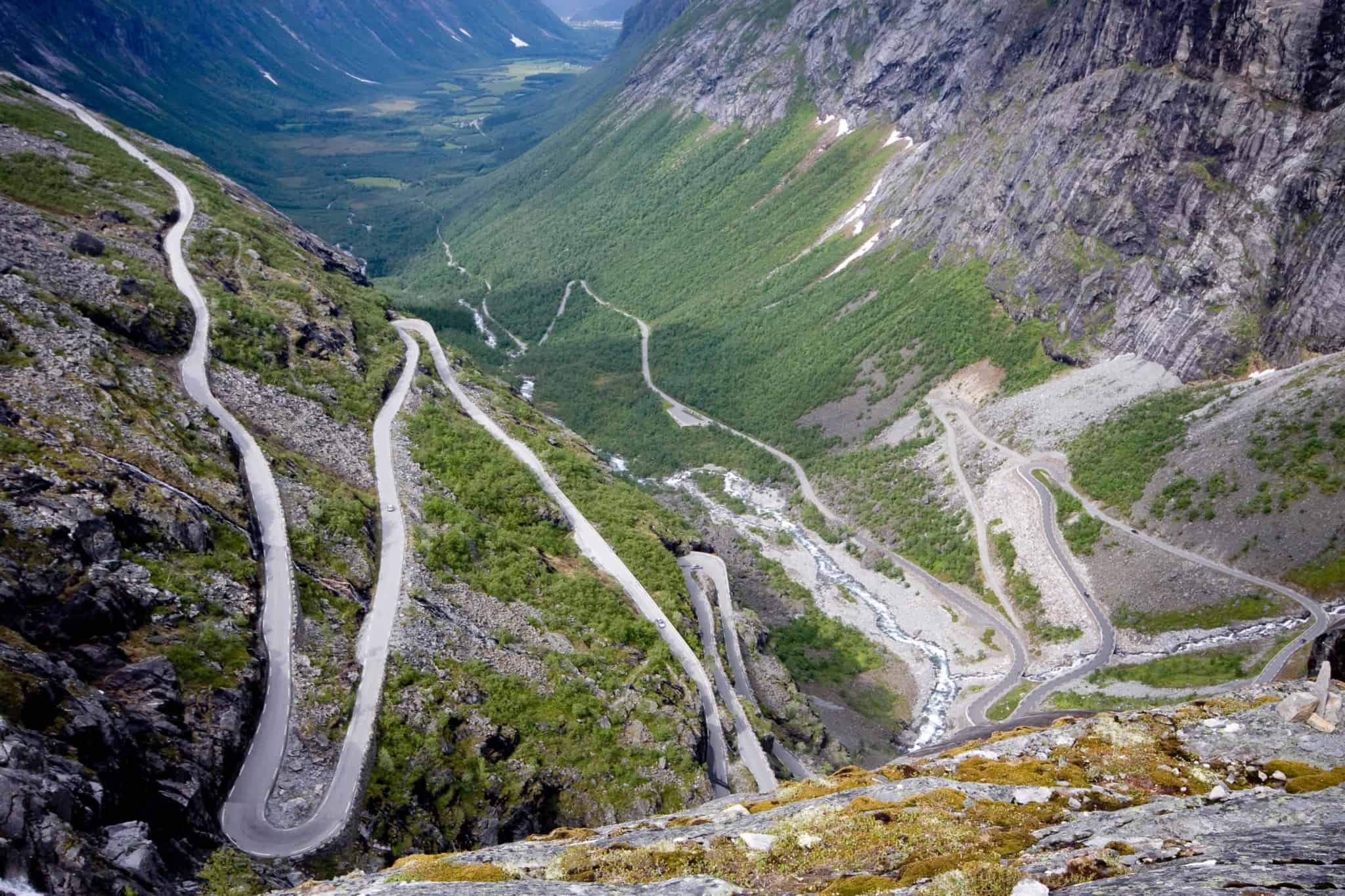 Norway has great fjords and breathtakingly beautiful car routes. It is therefore not a punishment to spend an entire day in the car.