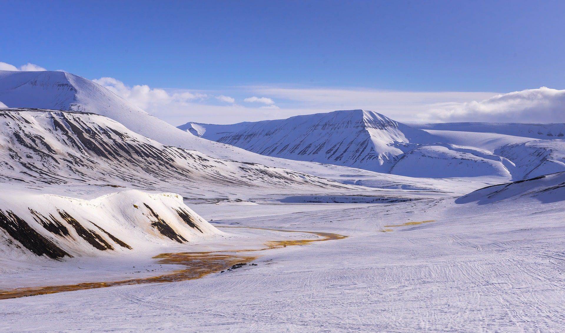 North of Norway is a beautiful island group, which is on the list of many nature lovers, Spitsbergen.