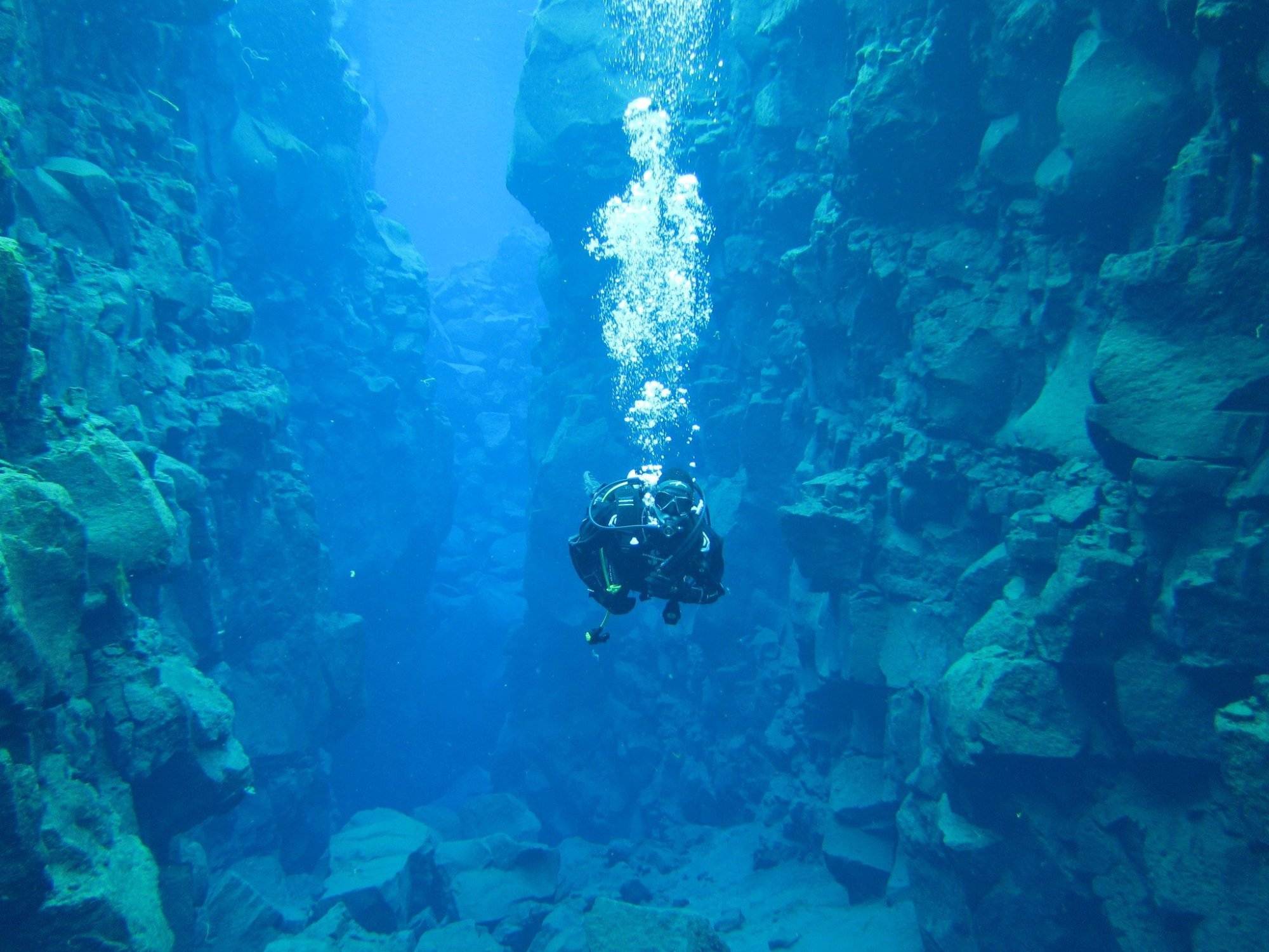 Snorkel between two earth plates or feel the vibrations of the earth while diving. Here you will find some of these beautiful places and diving schools in Iceland.