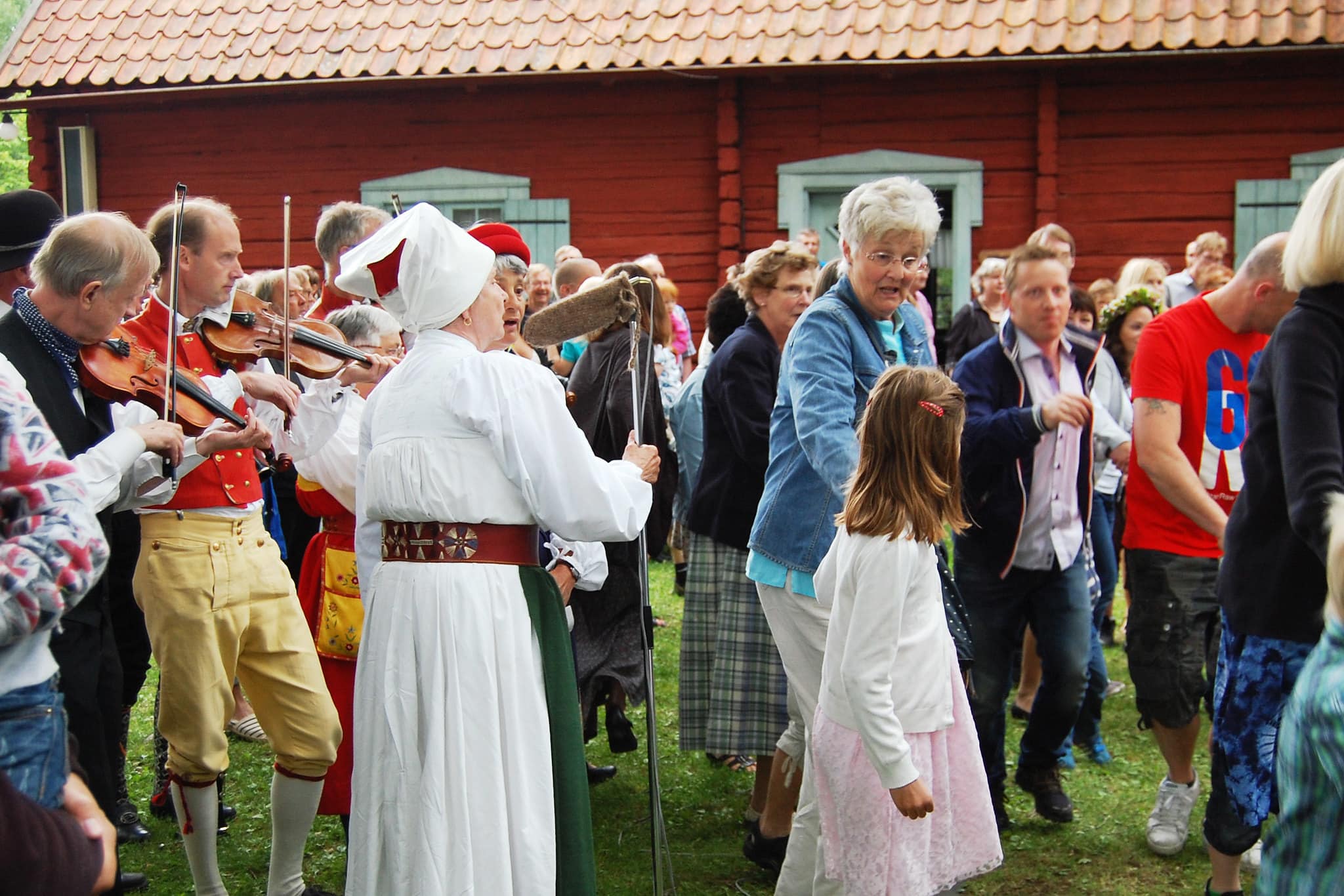 Midsummer, or Midsommar, is perhaps the best known holiday in Denmark. There is almost no more typical tradition than this. So do like the Danes and celebrate the start of the summer!