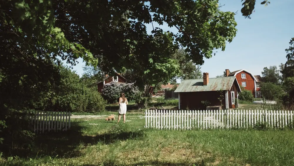 Many Swedes from the big cities own a holiday home in the great outdoors. A privately owned holiday home is the most common thing in the world for many Swedes.